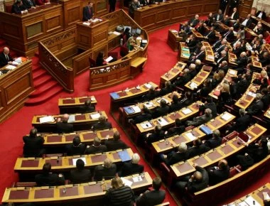 Βουλή: Ένταση ανάμεσα σε Μαντά και Αμυρά για ... γκριμάτσες